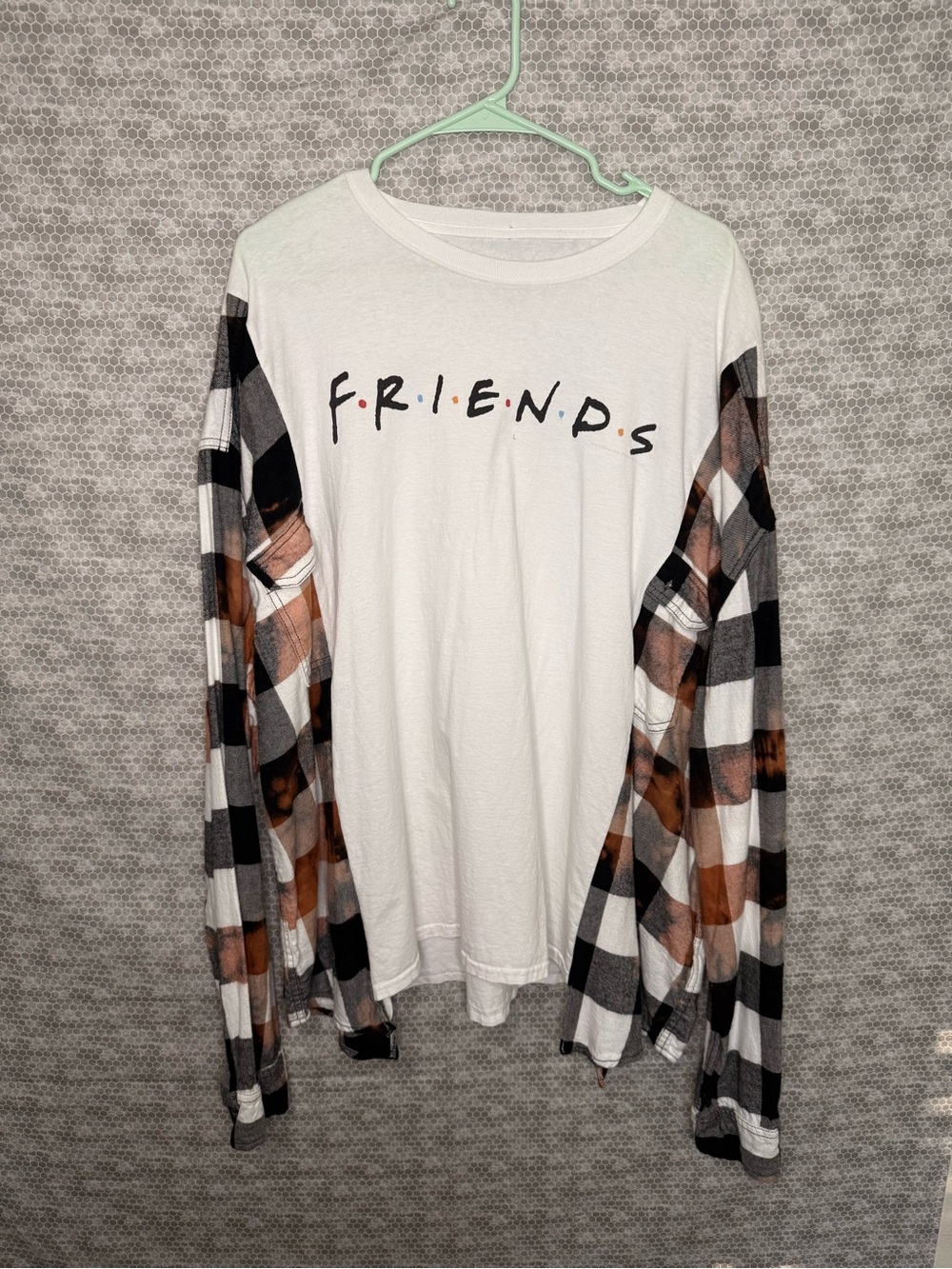 FRIENDS White Long Sleeve Shirt with Plaid Sleeves Large